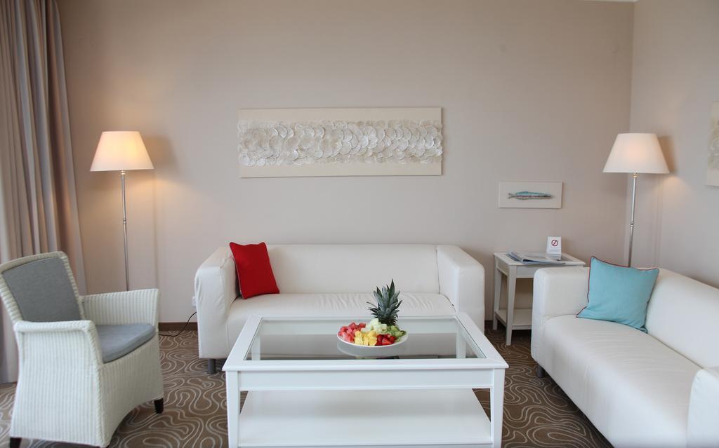 Mein Strandhaus - Hotel, Restaurant & Schwimmbad Timmendorfer Strand Bagian luar foto