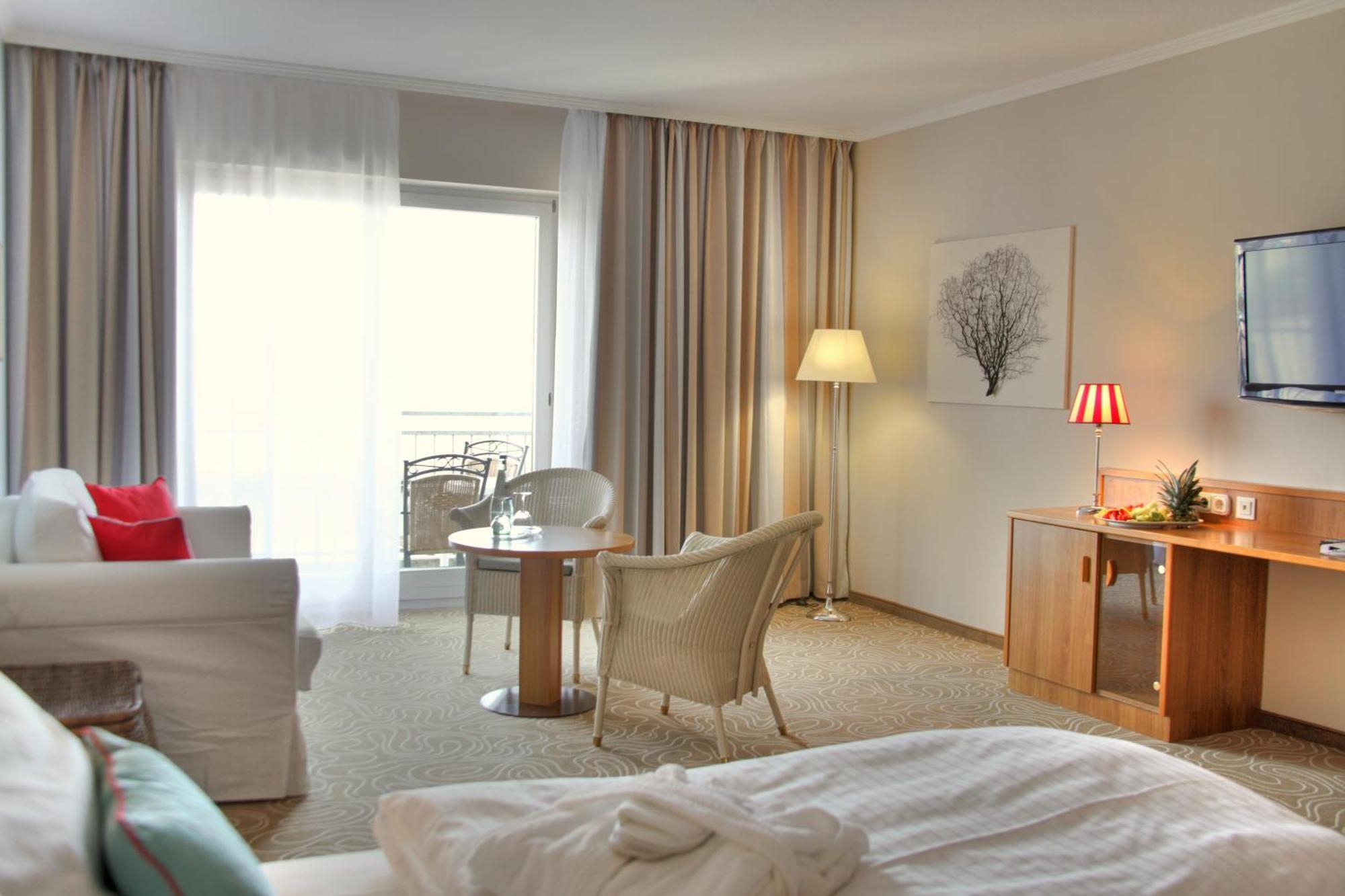 Mein Strandhaus - Hotel, Restaurant & Schwimmbad Timmendorfer Strand Bagian luar foto